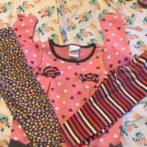 Long sleeve shirt and two Leggins